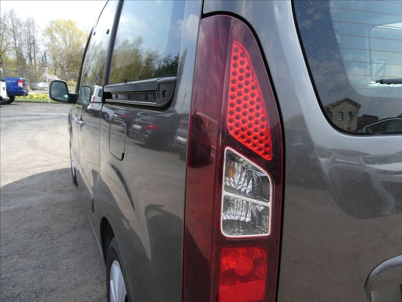 Citroën Berlingo 1,6 HDi 73kW MULTISPACE, závěs - fotka 11 z 37