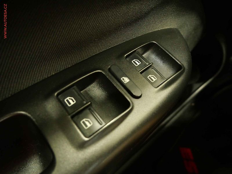 Škoda Octavia (2010) 1.6 TDi, 1.maj, Výhř.sed. - fotka 14 z 17