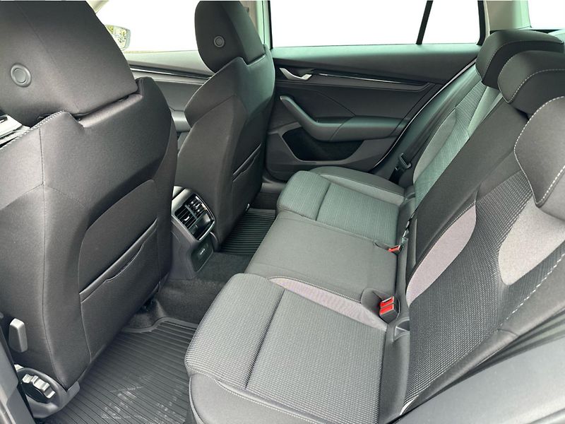Škoda Octavia Combi Selection 2,0 TDI 85 kW - fotka 12 z 22