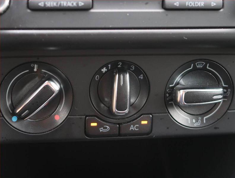 Volkswagen Polo (2011) 1.2 12V, Tempomat - fotka 16 z 17