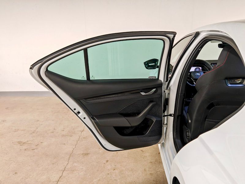 Škoda Octavia (2024) 2.0 TSI 195 kW DSG RS - fotka 24 z 31