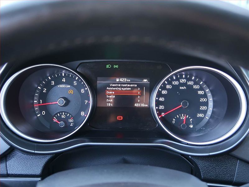 Kia XCeed (2022) Silver 1.5 T-GDI - fotka 11 z 17