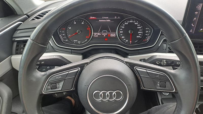 Audi A4 30 TDi S tronic Business line  - fotka 27 z 33