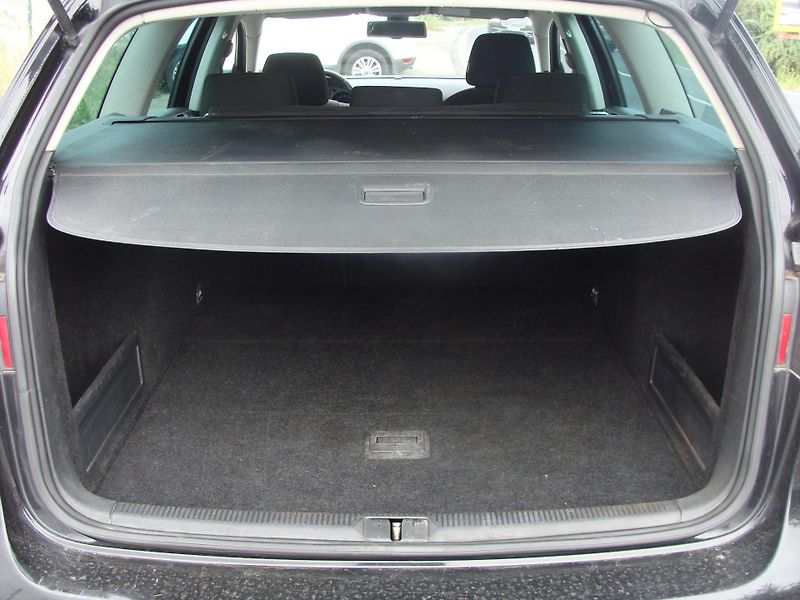 Volkswagen Passat 2.0 TDi, 125 kW, klima, tažné - fotka 12 z 24