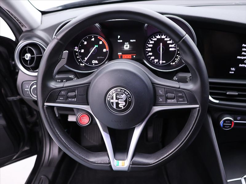 Alfa Romeo Giulia 2,1 JTD 110kW Aut. Navi Xenon - fotka 18 z 33
