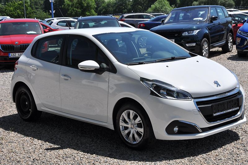 Peugeot 208 1.2i 60kW - fotka 2 z 12