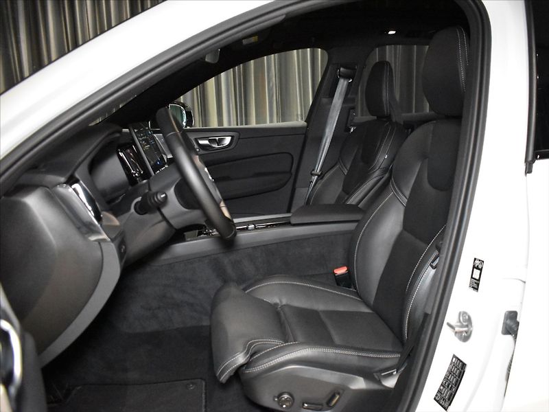 Volvo XC60 2,0 T8 AWD Ultra B&W,masáže, - fotka 8 z 29
