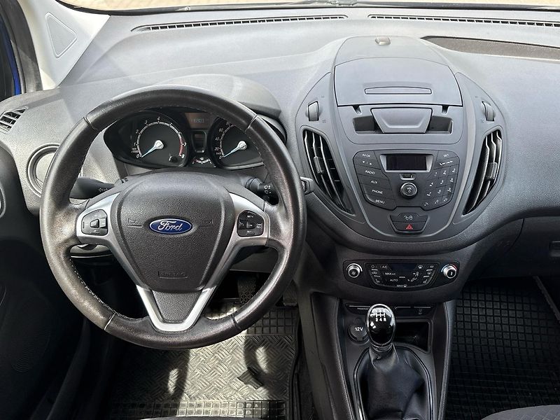 Ford Tourneo Courier (2017) 1.0 EcoBoost 74kW - fotka 19 z 34