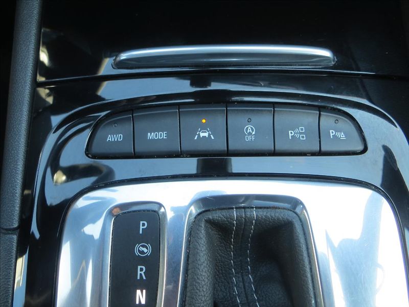 Opel Insignia 2,0 GSi 4x4 Sports Tourer AWD - fotka 20 z 31