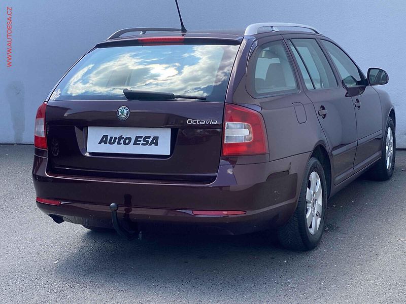 Škoda Octavia (2011) 1.2 TSi, Ambition, DSG, TZ - fotka 4 z 17