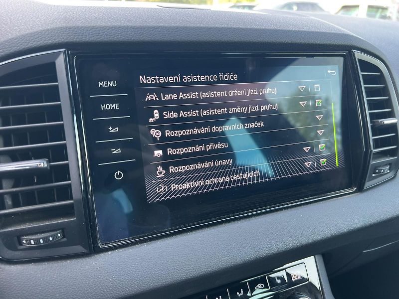 Škoda Karoq Sportline Exclusive 2,0 TDI 11 - fotka 16 z 30
