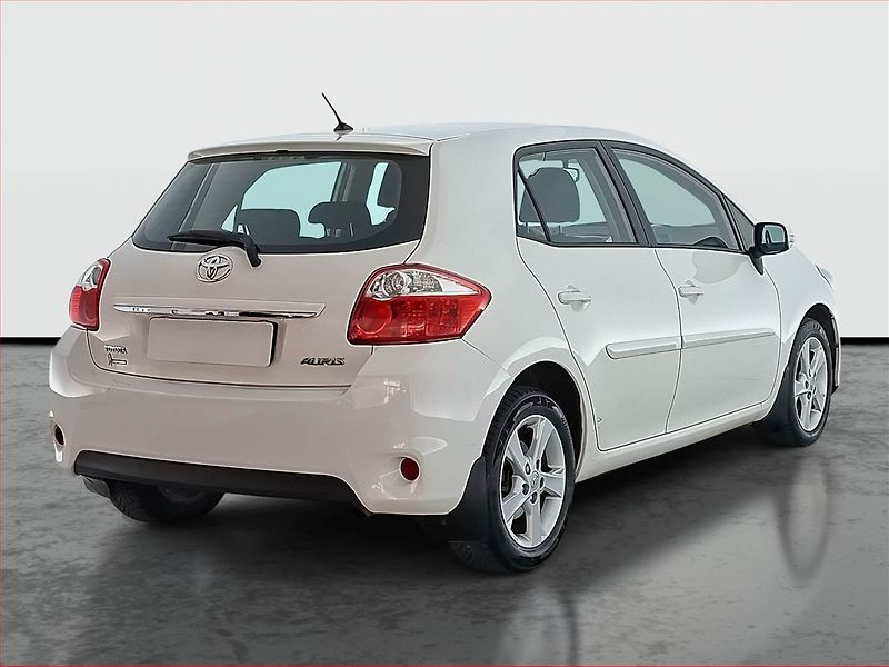 Toyota Auris (2011) 1.6 Valvematic, Tempomat - fotka 5 z 17
