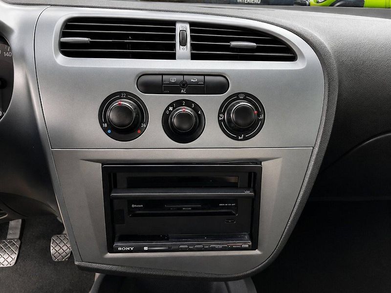Seat Leon 1,6 MPi (75kW)*STK DO 7/2028* - fotka 13 z 15