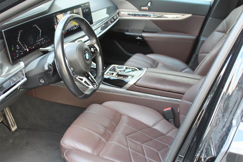 BMW Řada 7 740d xDrive, 220kW, CZ - fotka 10 z 28