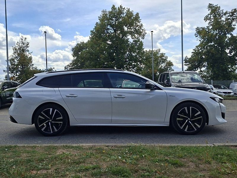 Peugeot 508 SW GT PACK HY 225k e-EAT8 - fotka 4 z 31