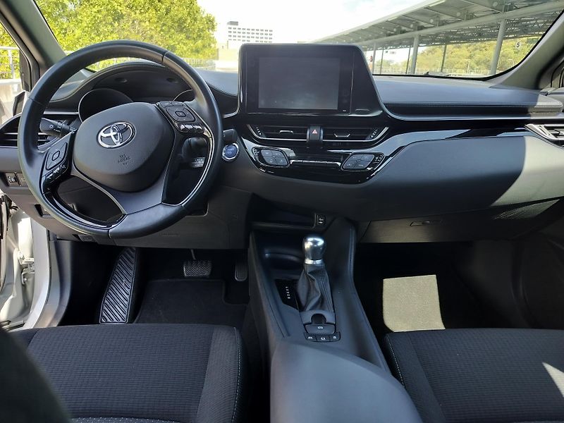 Toyota C-HR 1.8 hybrid business, navigace - fotka 12 z 27