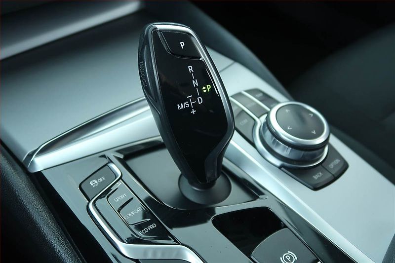 BMW Řada 5 (2018) 520d xDrive, 4X4, Automat - fotka 13 z 25