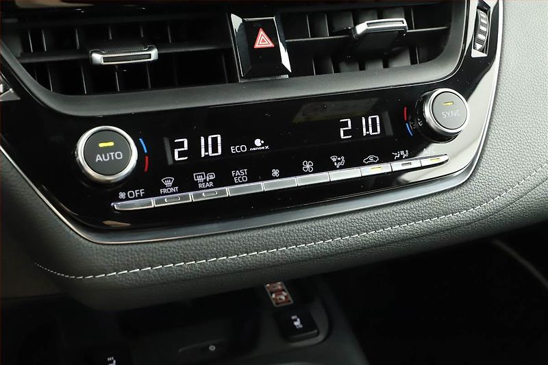 Toyota Corolla (2024) 1.8 Hybrid - fotka 15 z 20