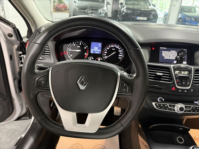 Renault Laguna 2,0   DCi GT 4CONTROL BI-XEN - fotka 9 z 42