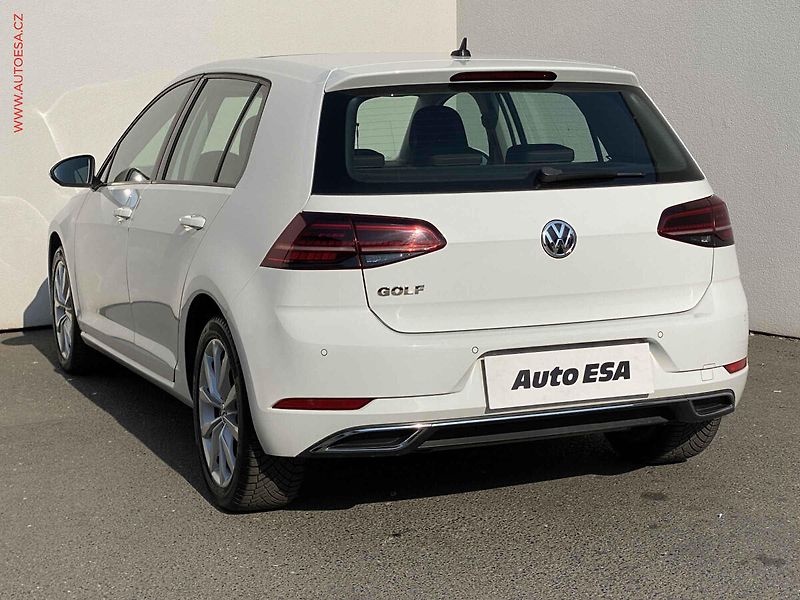 Volkswagen Golf (2017) 1.5TSi, Highline, LED, šíbr - fotka 6 z 15