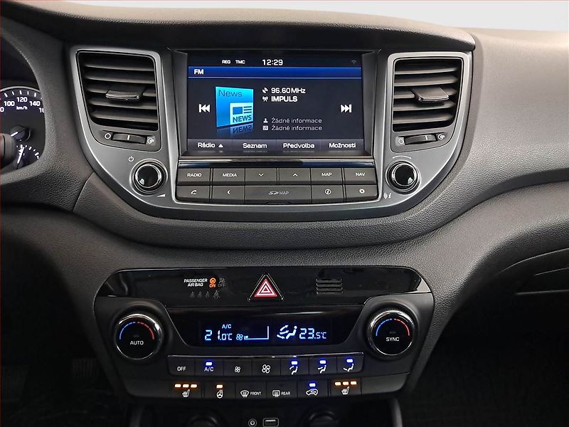 Hyundai Tucson (2017) Trikolor 1.7 CRDi, Serv.kniha - fotka 12 z 19