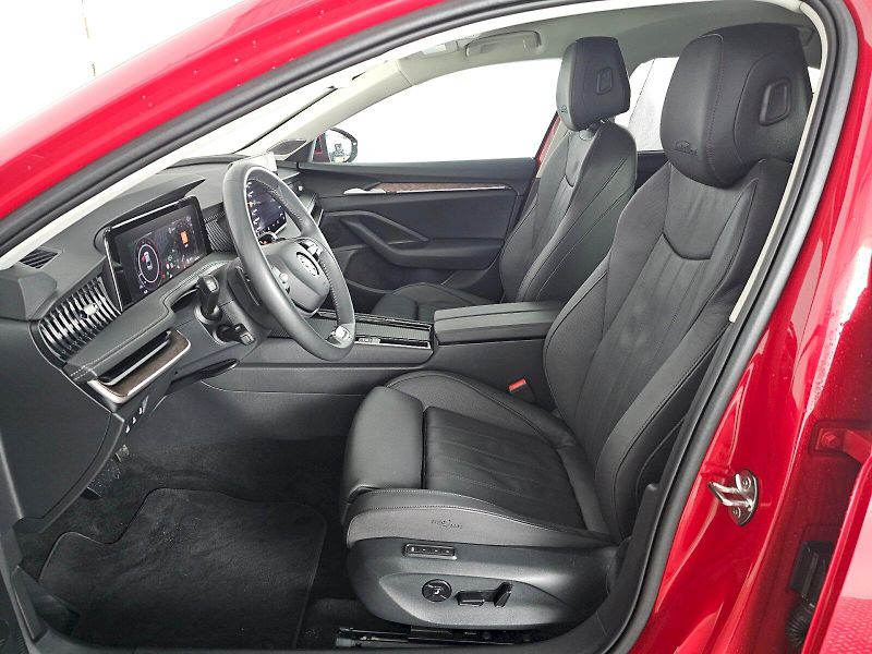 Škoda Superb (2024) 2.0TDI 142kW 4x4 DSG LAURIN A - fotka 6 z 30