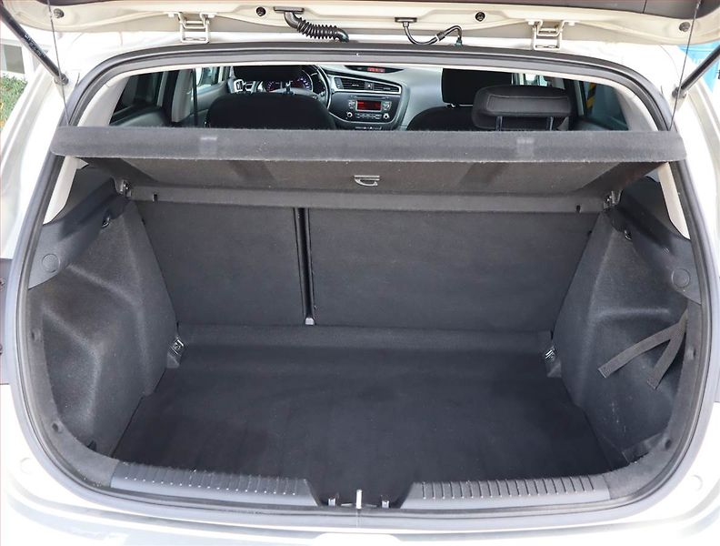 Kia Ceed (2016) Silver 1.4 CVVT, Serv.kniha - fotka 13 z 15