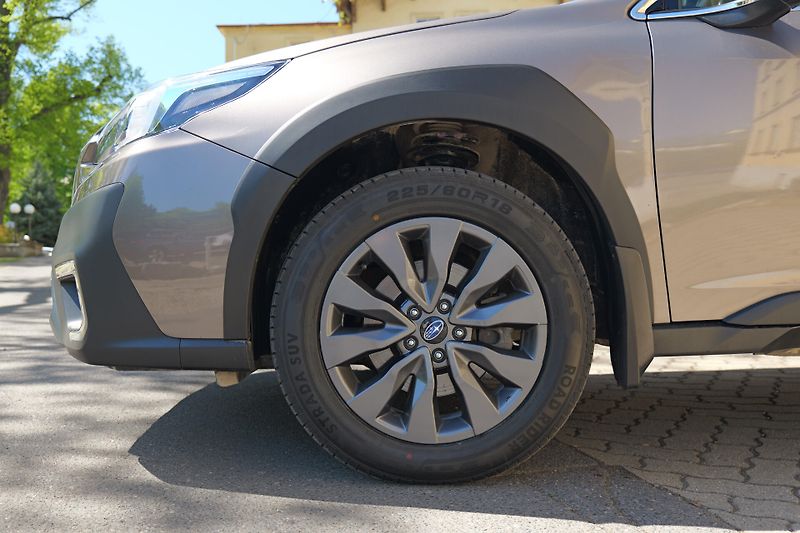 Subaru Outback 2.5i 4WD Active SKLADEM - fotka 9 z 31