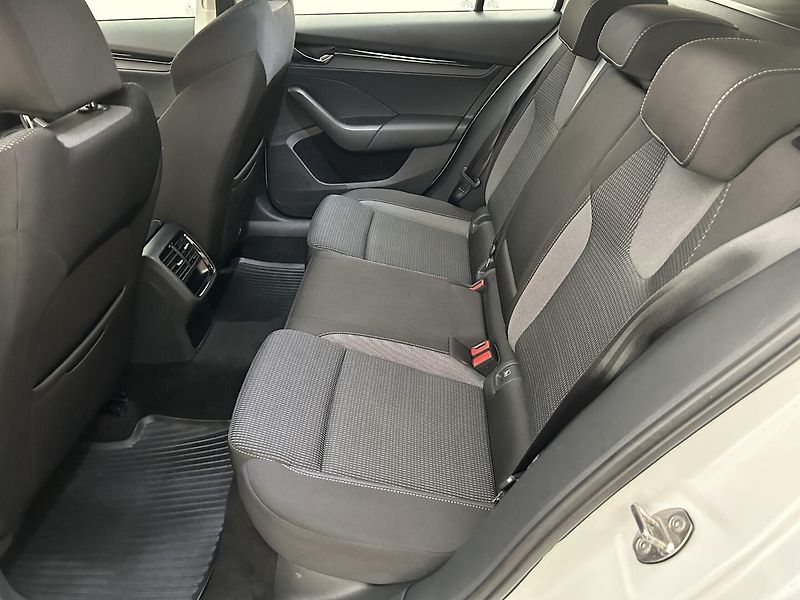 Škoda Octavia 1.5 TSI Ambition Plus - fotka 8 z 23