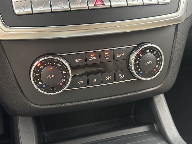 Mercedes-Benz GL 3,0 DPH AMG 4X4 NZTOP 360° TZ - fotka 27 z 48