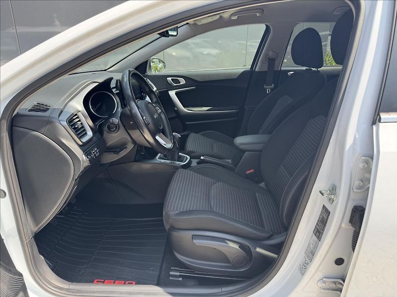 Kia Ceed 1,6 CRDI 100kW Exclusive ČR DP - fotka 11 z 30