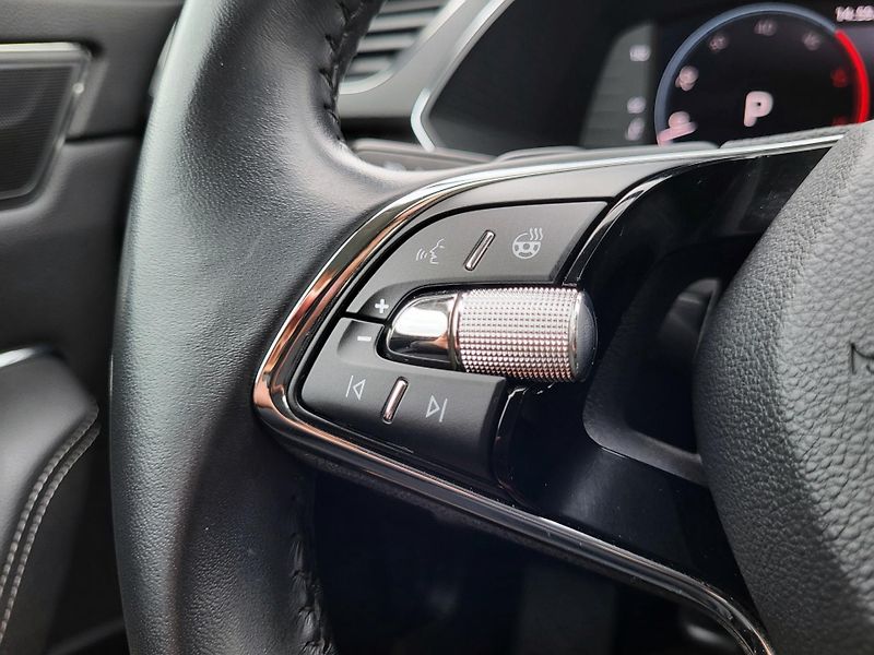 Škoda Superb III FL combi 2.0 TDi DSG STYLE - fotka 26 z 50