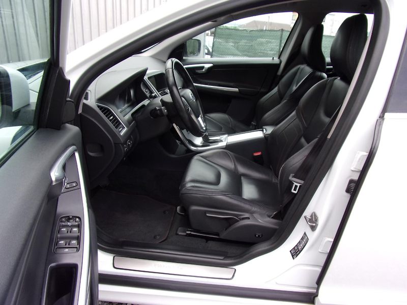 Volvo XC60 (2016) 2.0 D4 140kW OCEAN RACE KRÁSNÉ - fotka 9 z 27