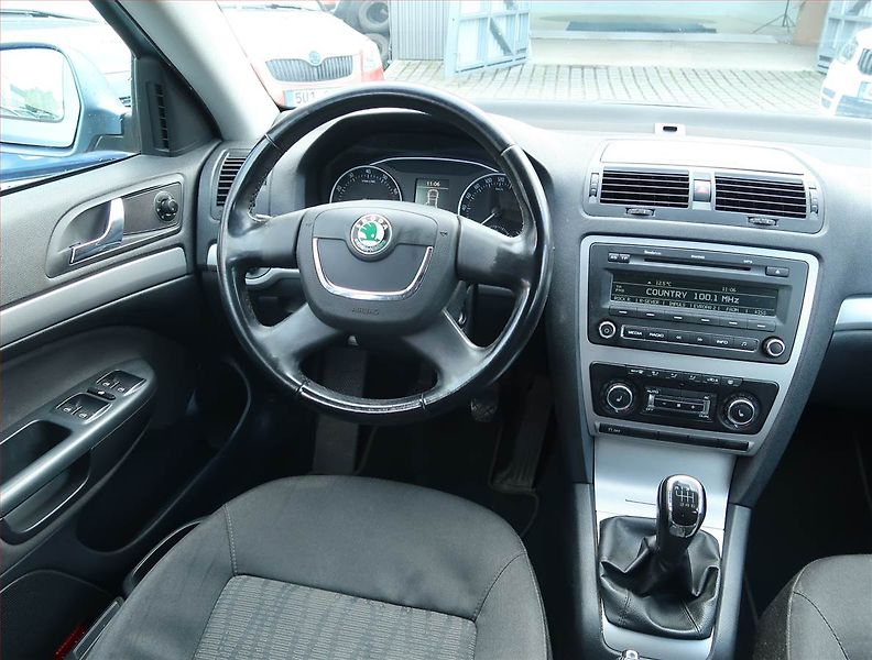 Škoda Octavia (2011) 1.8 TSI, Serv.kniha, Tempomat - fotka 7 z 15