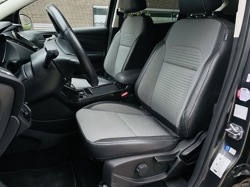 Ford Kuga 2.0TDCi MAN FACELIFT SERVISKA - fotka 28 z 45