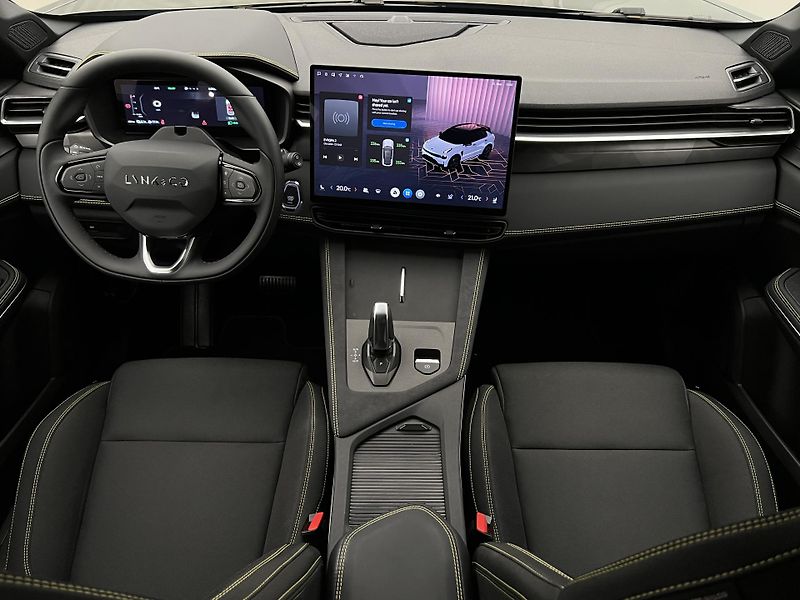 Lynk & Co 01 CORE PHEV AUT CZ 1.maj - fotka 2 z 46