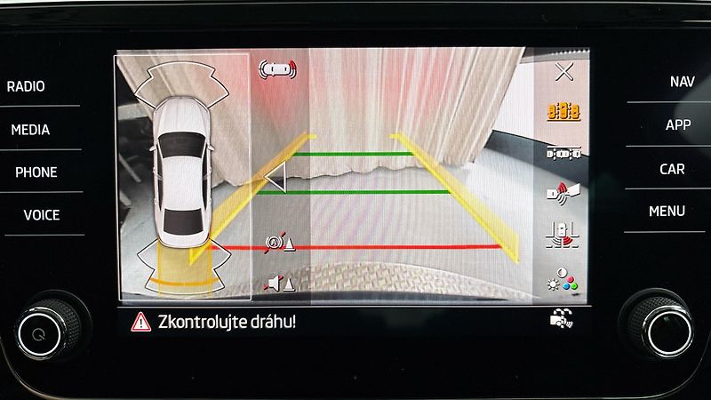 Škoda Superb 2.0 TDI DSG Style - fotka 12 z 28