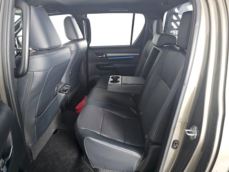 Toyota Hilux (2025) 2.8 D-4D 204k 6AT INVINCIBLE H - fotka 7 z 29