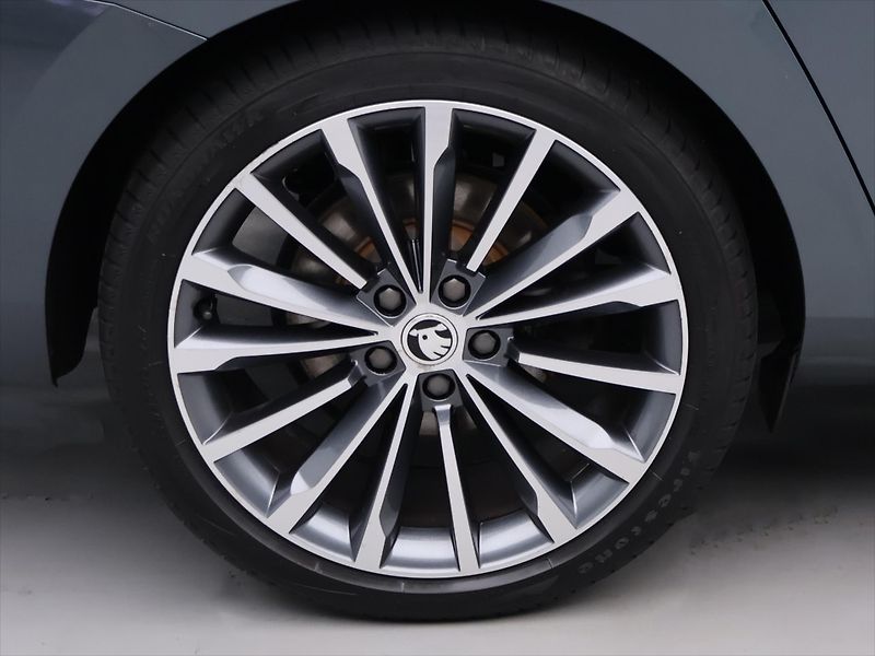 Škoda Superb 2,0 TDI 110kW 4x4 CZ L&K - fotka 29 z 36