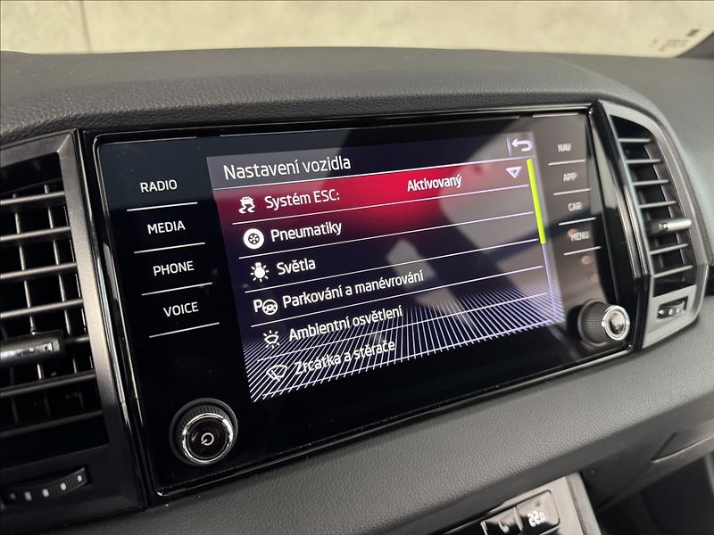 Škoda Karoq 2,0 TDi  DSG Sportline Virtual - fotka 33 z 49