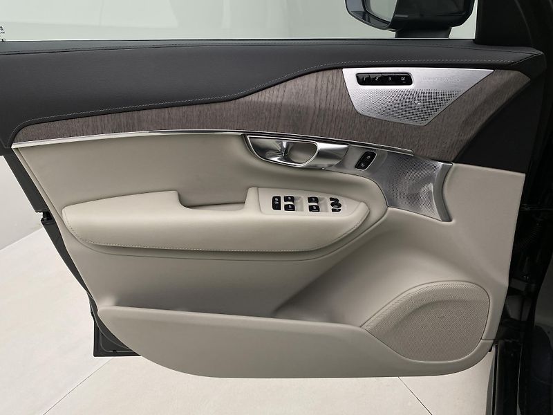 Volvo XC90 T8 AWD RECHARGE REZERVACE - fotka 7 z 58