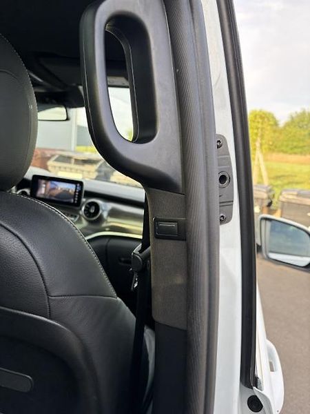 Mercedes-Benz Třídy V (2021) V 300 d 4MATIC AMG Line long - fotka 18 z 27