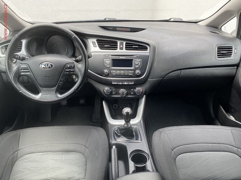 Kia Ceed (2013) 1.4i, ČR, TZ, tempomat - fotka 8 z 13
