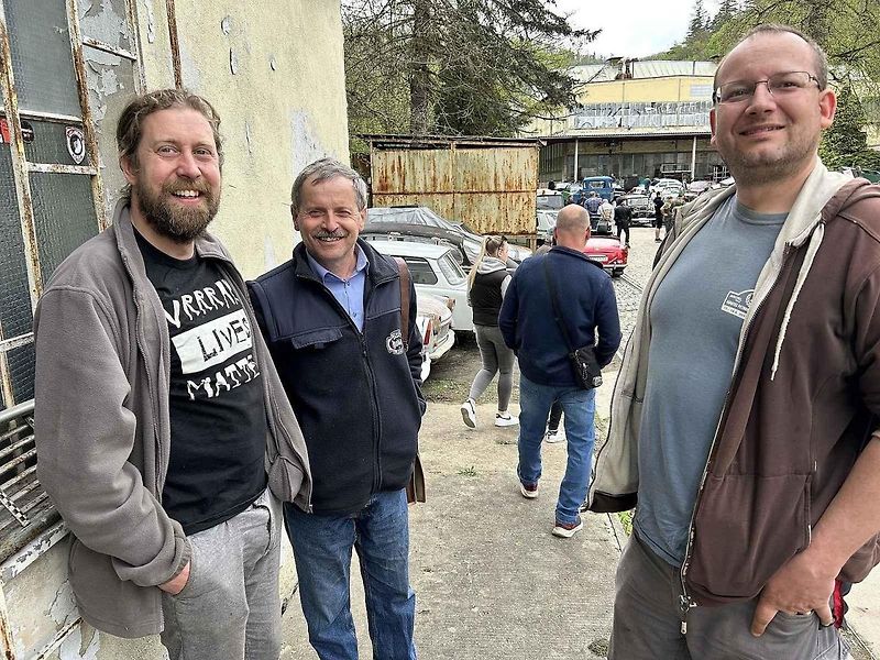 Motorističtí nadšenci pořádali na zahájení sezony v Adamově tradiční Zaklikovanou. Po přehlídce v areálu bývalých Adamovských strojíren následovala spanilá jízda Moravským krasem.