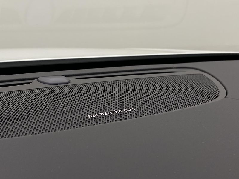 Volvo V90 T8 AWD RECHARGE DARK ULTRA - fotka 30 z 65
