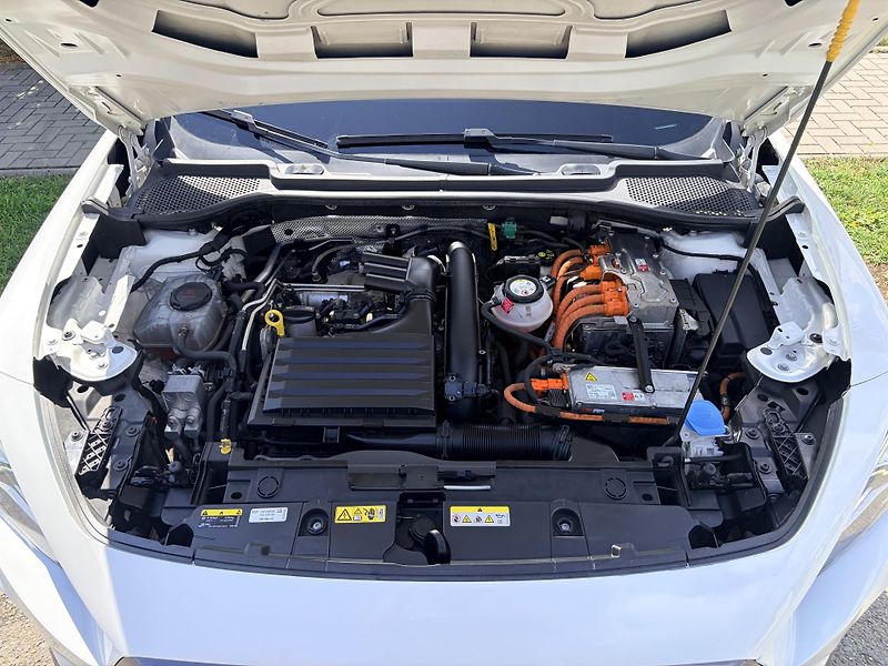 Cupra Formentor 1.4TSI E-HYBRID LED REZERVACE - fotka 60 z 60