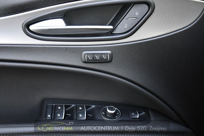 Alfa Romeo Stelvio 2.0T 16V 206kW VELOCE AT8 Q4 - fotka 27 z 49