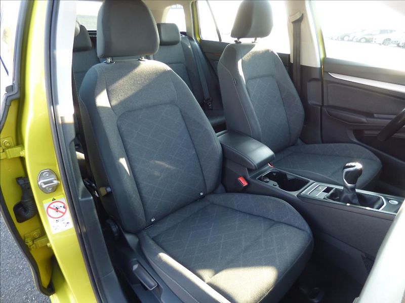 Volkswagen Golf 1,0 TSI Virtual Cockpit  Life - fotka 20 z 49