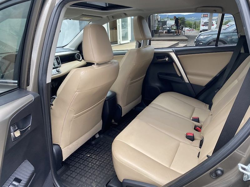 Toyota RAV4 2.2D, ČR, Premium, 4x4, navi - fotka 11 z 34