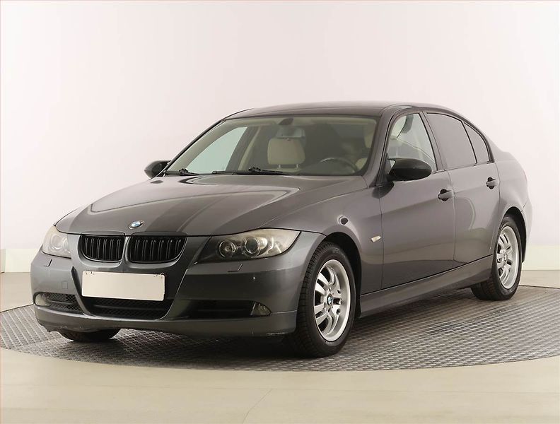 BMW Řada 3 (2005) 320 i, po STK, zamluveno - fotka 2 z 16